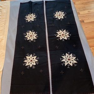 NWT Nancy’s Nook Christmas Snowflake 13”x48” Felt embroidered Runners